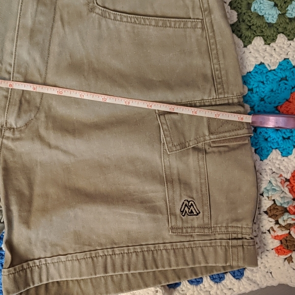 New thick sturdy cargo shorts with many pockets - Picture 6 of 8